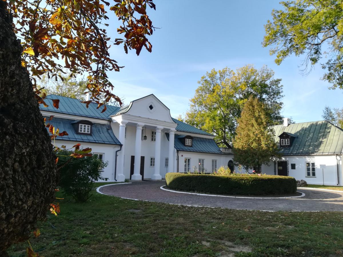 Du Chateau Manor