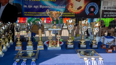 Puchary i medale przygotowane dla uczestników turnieju