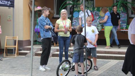Marta MAjewska Burmistrz miasta rozmawia z chłopcem